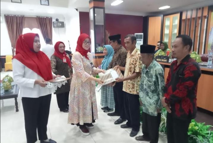 Ingat Jasa Pejuang, Pemkab Pasangkayu Beri Bantuan ke Para Veteran