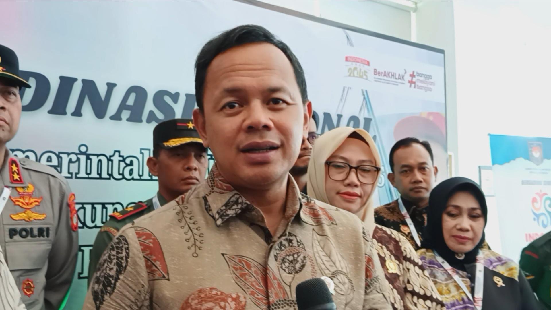 Wamendagri-Bima-Arya-saat-ditemui-di-Ballroom-Grand-Maleo-Hotel-Mamuju.jpg