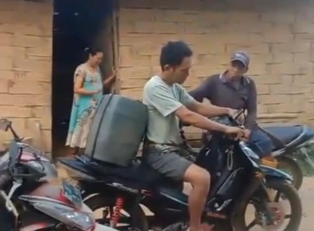 Warga-Dusun-pepana-cari-air-bersih.jpg