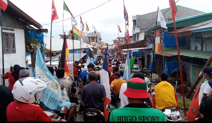 Sambut Piala Dunia 2022, Warga Pambusuang Polman Konvoi Keliliing Kampung Bawa Bendera