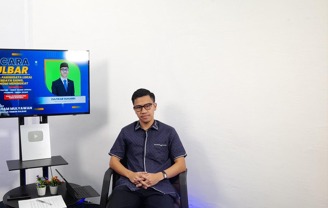 Zulfikar-Suhardi-saat-hadir-di-Podcast-Tribun-Sulbarcom.jpg