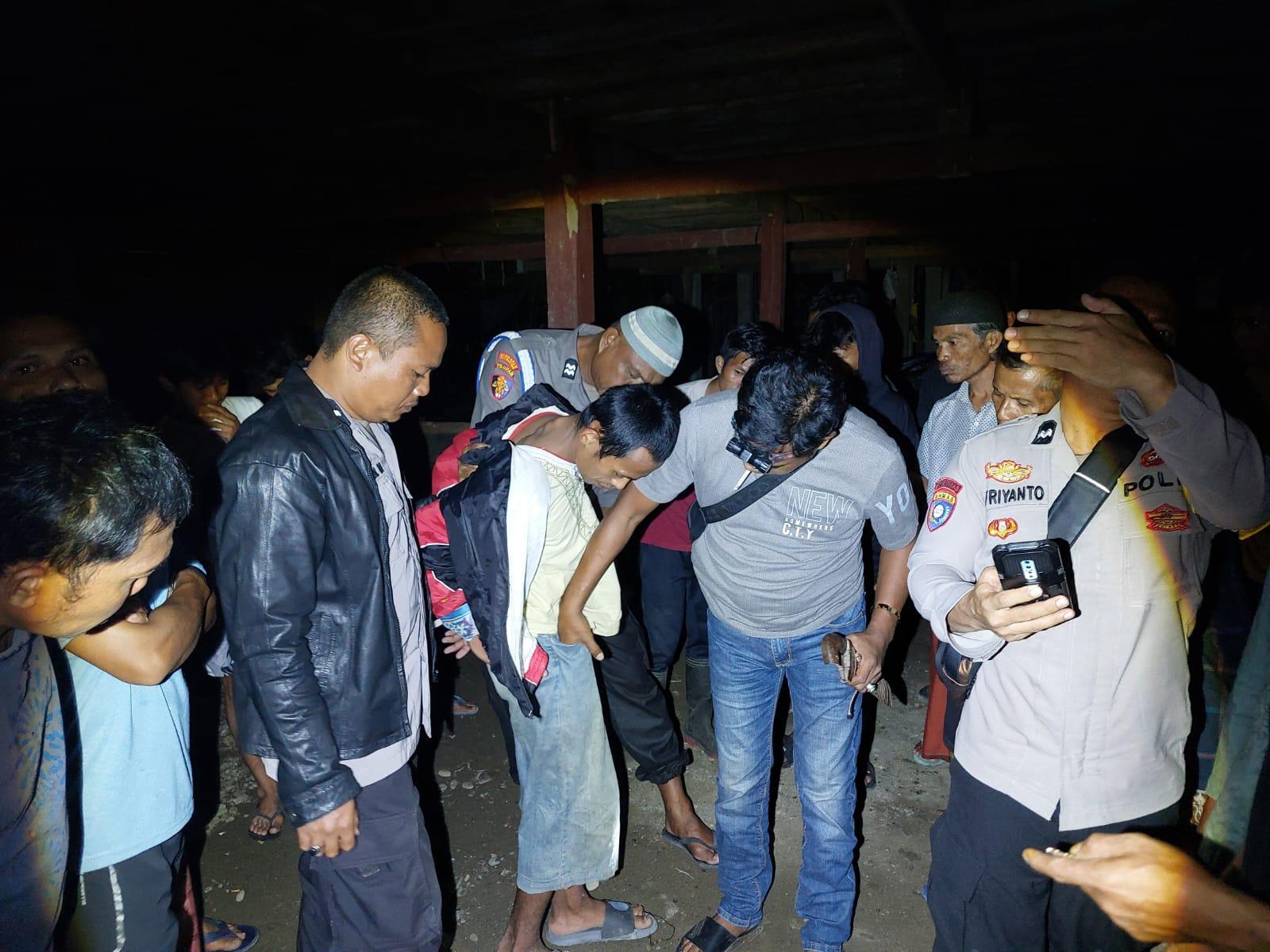 Ayah di Tutar Polman Ditebas Anak Kandung saat Salat di Masjid