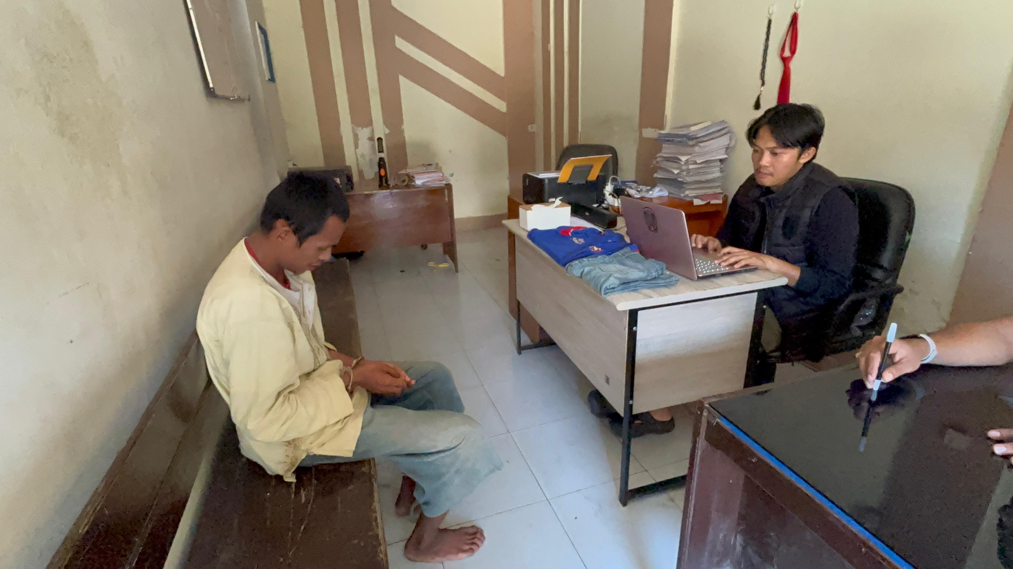 Usai Bacok Leher Ayah Kandungnya Hingga Tewas, Pemuda Ini Langsung Menyesal