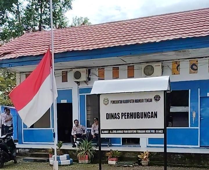 Wafatnya Wagub Salim S Mengga, Bendera Setengah Tiang Berkibar di Kantor Pemkab Mateng