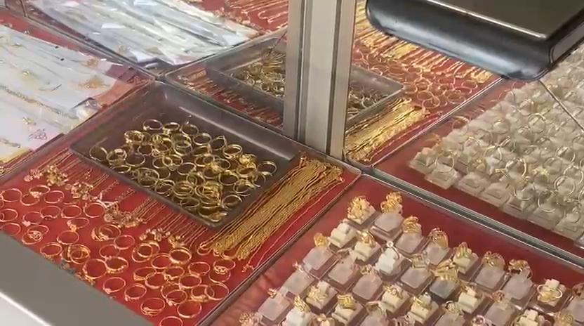 Sempat Tembus Rp3 Juta per Gram Harga Emas di Mateng Ikut Turun