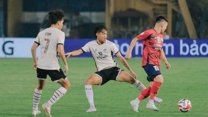 i-Cong-An-Ha-Noi-CAHN-FC-pada-leg-kedua-semifinal-ASEAN-C.jpg