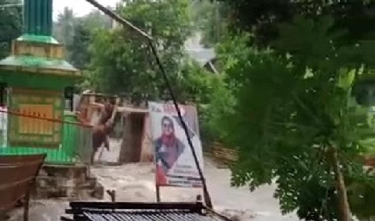 Hujan Deras Sebabkan Jalan di Panggalo Campalagian Seperti Aliran Sungai