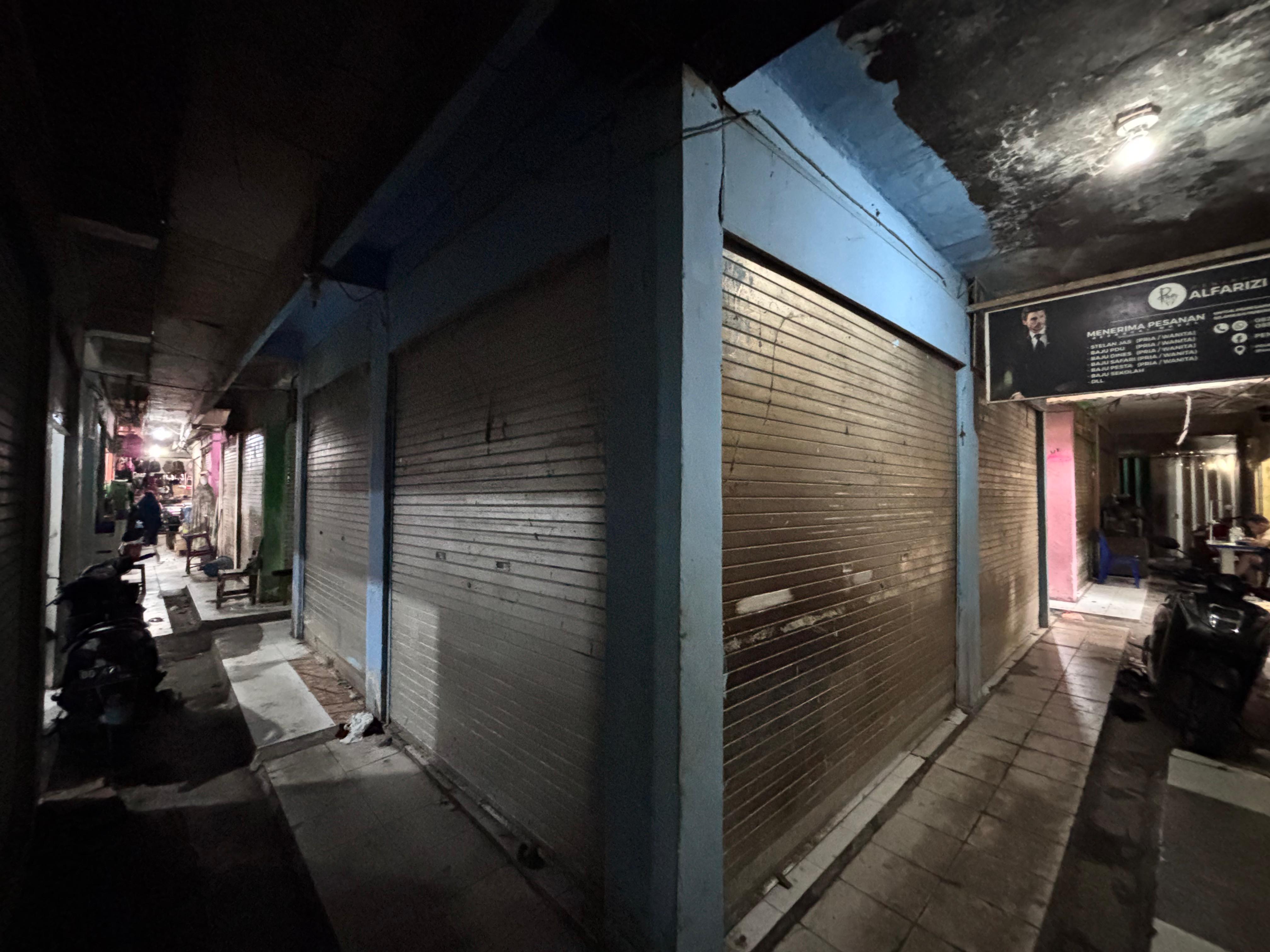 jejeran-kios-pedagang-ini-nampak-sepi-aktifitas-jual-beli-Dok-Fahrun.jpg