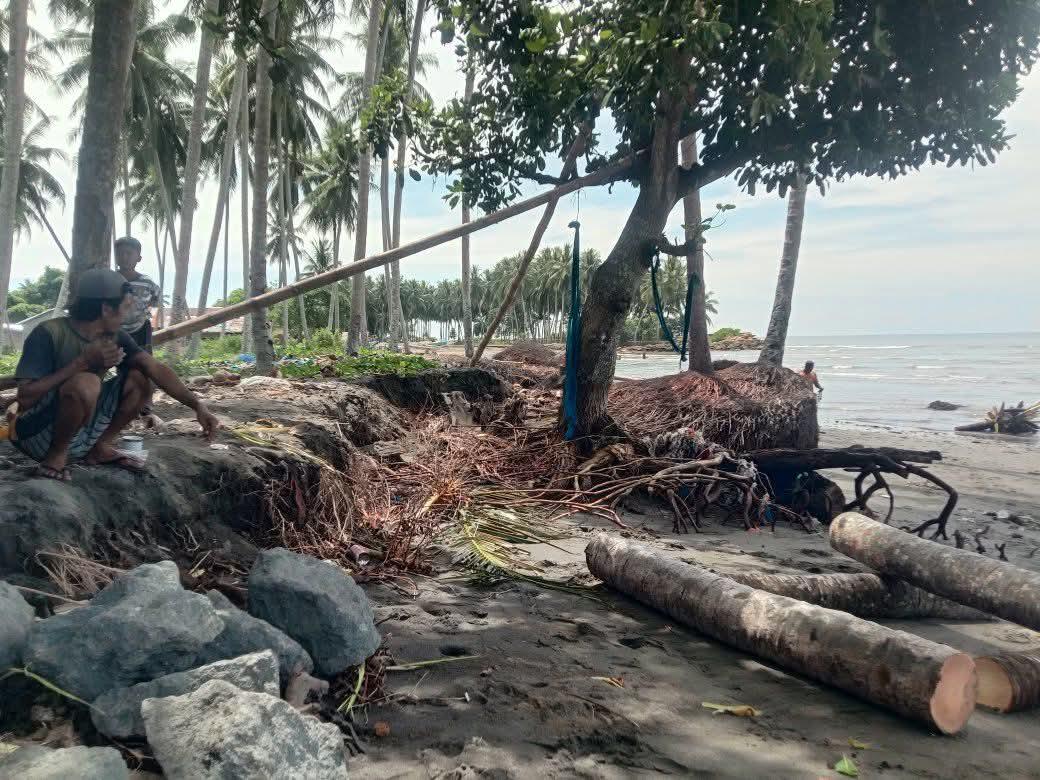 BREAKING NEWS : Abrasi Ancam Kampung Mes Babana Mamuju Tengah Abrasi Pantai