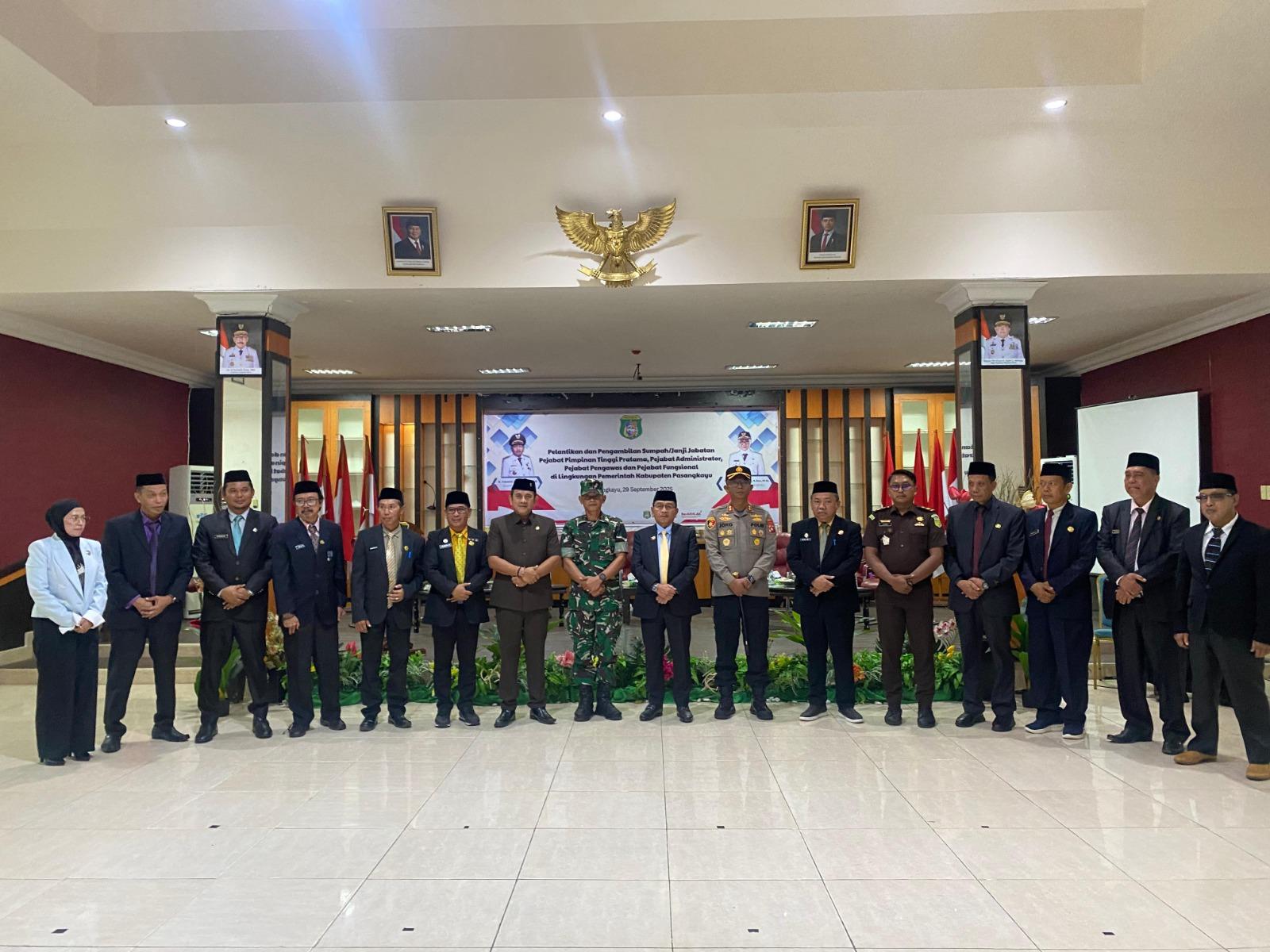 Bupati Pasangkayu Melantik  50 Pejabat dari Eselon II Hingga Pejabat Fungsional