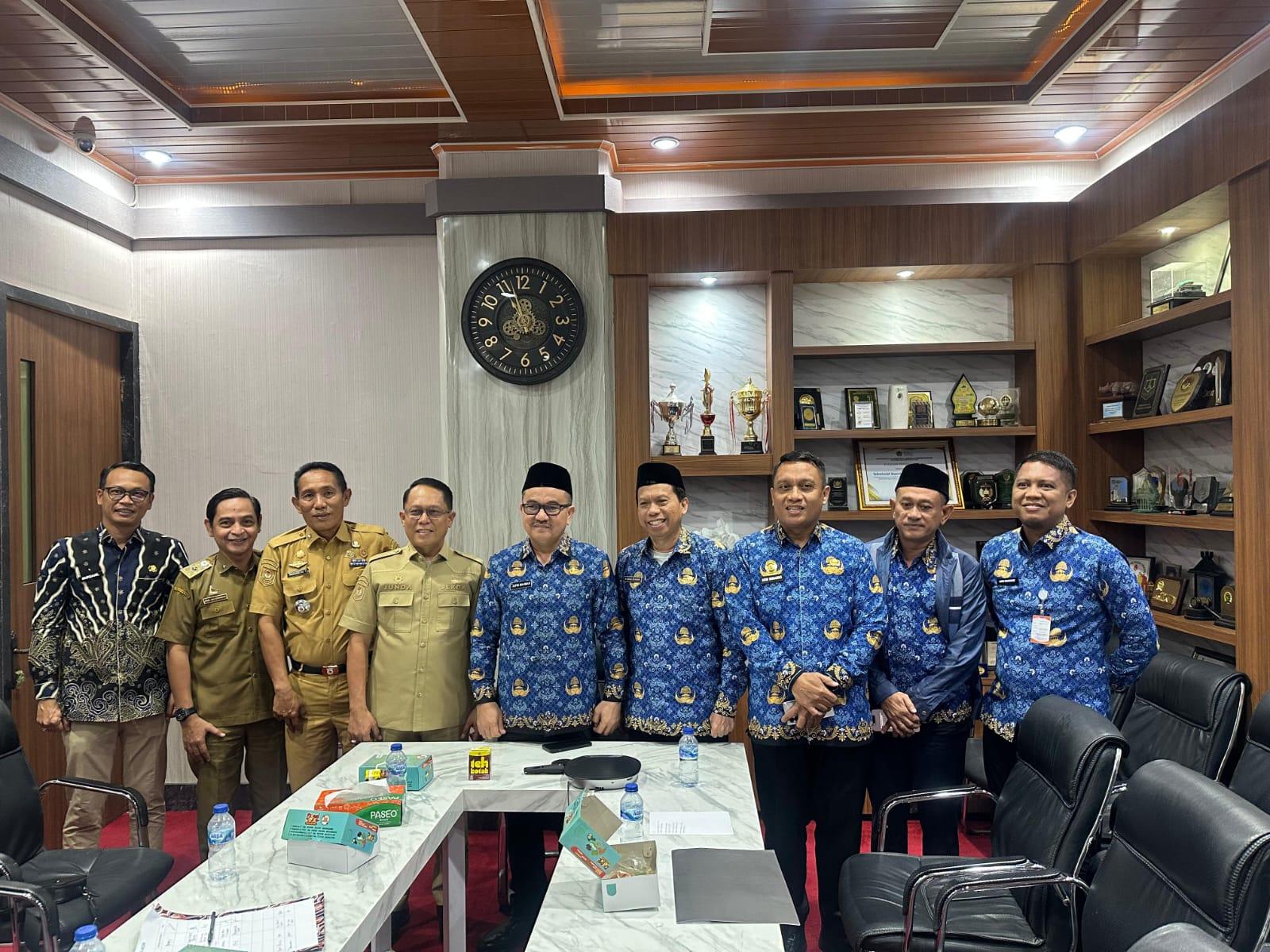 pertemuan-pemprov-sulbar-dan-sulsel-bahas-penerbangan.jpg