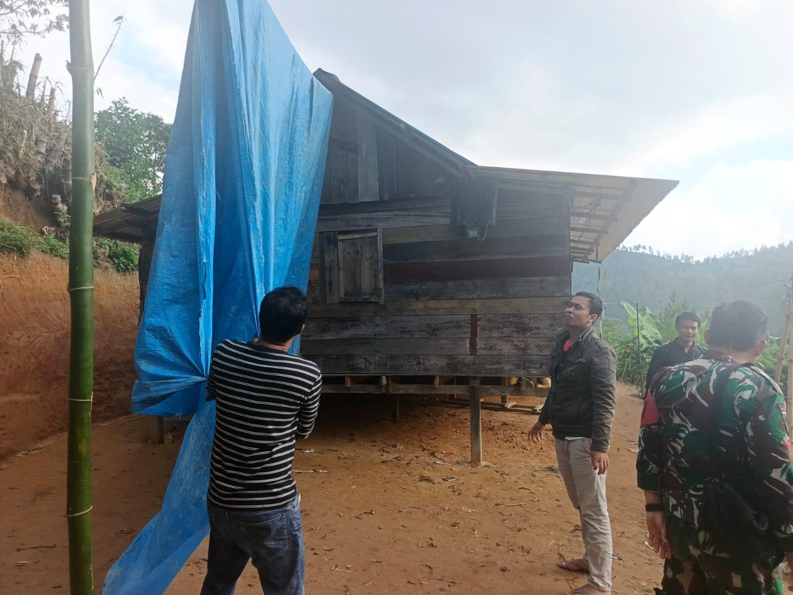 polisi-gerebek-sabung-ayam-di-Mamasa.jpg