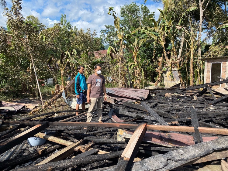 Pemuda di Binuang Polman Bakar Rumah Sendiri