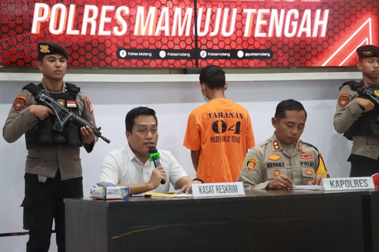 uang-bayi-pakai-baju-orange-saat-diperlihatkan-pada-pres-rilis-Polres-Mamuju-Tengah.jpg