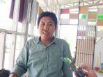 Akademisi-Universitas-Tomakaka-Mamuju-ketika-ditemui-di-sebuah-kafe-di-Mamuju.jpg