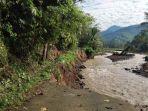Akses-jalan-ke-Desa-Pappandangan-Kecamatan-Anreapi-Polman-amblas.jpg