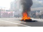 Aksi-Unjuk-Rasa-PMII-Mamuju-Tutup-Jalan-di-Depan-Kantor-Kejari-Mamuju-Jl-Ks-Tubun-Mamuju.jpg