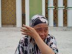 Andi-Hikmah-Pedagang-es-buah-di-masjid-Syuhada-Polman-menangis.jpg