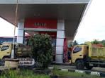 Antrean-panjang-terjadi-di-Stasiun-Pengisian-Bah.jpg