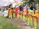 Antusias-anak-TK-Amalia-Mandiri-ikut-simulasi-pemadaman-api.jpg