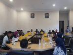 Audiance-DPRD-Mamuju-dengan-HMI-terkait-bantuan-dana-stimulan-korban-gempa.jpg