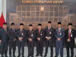 Bakhtiar-keempat-dari-kiri-usai-dilantik-sebagai-Inspektorat-Wilayah-I-KPU-pusat.jpg