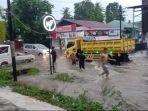 Banjir-di-Jalan-poros-Majene-Mamuju-karena-hujan-deras.jpg