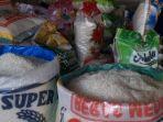 Beras-dijual-di-salah-satu-lapak-di-Pasar-Baru-Mamuju.jpg