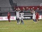 David-da-Silva-bersama-rekan-rekan-setimnya-merayakan-kemenangan-atas-Persija.jpg