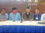 Delapan-organisasi-mahasiswa-konferensi-pers-di-Almira-Cafe-Mamuju.jpg