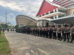 Gabungan-personel-keamanan-saat-gelar-apel-pasukan-di-halaman-gedung-gadis.jpg