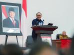 Gubernur-Sulbar-Suhardi-Duka-SDK-dalam-rapat-paripurna-DPRD-Sulbar.jpg