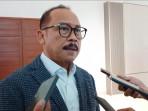 Gubernur-Sulbar-Suhardi-Duka-saat-ditemui-di-Kantor-Gubernur-Sulbar-Jumat-10102025.jpg