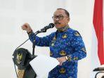 Gubernur-Sulbar-Suhardi-Duka-saat-memberikan-pengarahan-dalam-rapat-pimpinan-evaluasi-kinerja.jpg