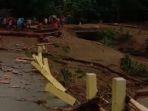 Jembatan-Bambangan-Kecamatan-Malunda-Majene-Sulbar-terputus.jpg