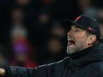 Juergen-Klopp-memberikan-instruksi-dalam-laga-tunda-Liga-Inggris-melawan-Leeds-United.jpg