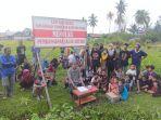Juharbi-Tahir-tengah-menyampaikan-aspirasi-masyarakat-melalui-konferensi-pers.jpg