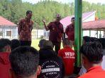 Kadiv-Pemasyarakatan-saat-memberikan-arahan-kepada-narapidana.jpg