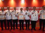 Kakanwil-Kemenkumham-Sulbar-dan-jajaran-raih-pengharagaan-Satkes-Berpredikat-WBK-2023.jpg