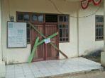 Kantor-Desa-Buttuada-Kecamatan-Bonehau-Kabupaten-Mamuju-Sulbar-disegel-warga.jpg