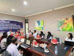 Kanwil-Kemenkumham-Sulbar-melakukan-pembinaan-administrasi-kepegawaian-di-Kantor-Imigrasi-Polman.jpg