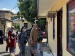 Keluarga-Husain-35-yang-ditemukan-tewas-datangi-Polres-Polman.jpg