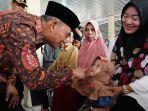 Kemenko-PMK-Jadi-Bapak-Asuh-lima-anak-Stunting.jpg