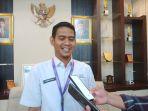 Kepala-DPMPTSP-Sulbar-Habibi-Azis-saat-ditemui-di-ruang-kerjanya.jpg