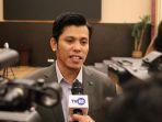 Ketua-KPU-Sulbar-Said-Usman-Umar-saat-diwawancarai-wartawan-di-Ballroom-Grand-Maleo-Hotel-Mamuju.jpg