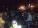 Komunitas-Juru-Parkir-Mamuju-Komparju-saat-menggelar-diskusi-di-Anjungan-Pantai-Manakarra.jpg