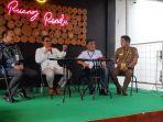 Konferensi-pers-kegiatan-Gema-Sulbar-dan-Gernas-BBI-di-Warkop-Ruang-Rindu-Mamuju.jpg