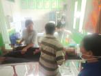 Korban-meninggal-dunia-K-57-saat-dibawa-ke-Puskesmas-Durikumba.jpg
