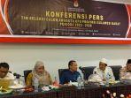 Lima-orang-tim-seleksi-timsel-KPU-Sulbar-melakukan-konferensi-pers-usai-tahapan-tes-wawancara.jpg