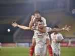 Marco-Simic-dan-rekannya-saat-merayakan-gol-ke-gawang-lawan.jpg